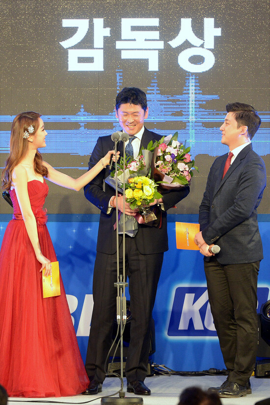 20160222 KBL 시상식 추승균 감독 감독상